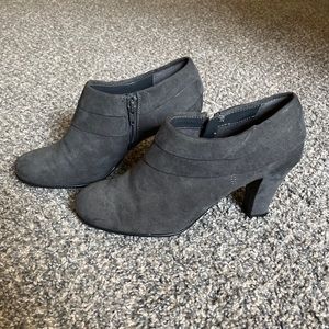 Aerosoles Suede Gray Ankle Heel Boots
